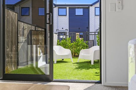 Photo of property in 4/170 Don Buck Road, Massey, Auckland, 0614