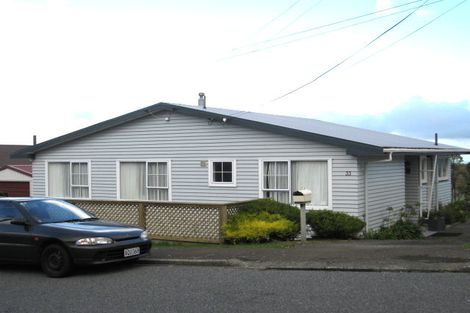 Photo of property in 33 Cotswold Crescent, Newlands, Wellington, 6037