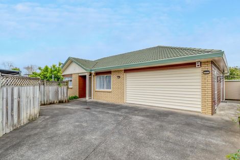 Photo of property in 2/5 Headcorn Place, Botany Downs, Auckland, 2010