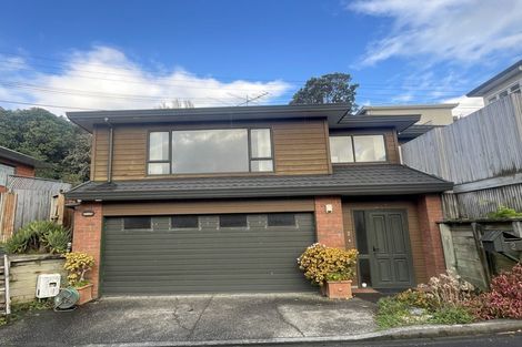 Photo of property in 17 Glanmire Road, Newlands, Wellington, 6037