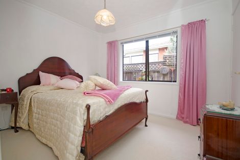 Photo of property in 34 Sturges Road, Henderson, Auckland, 0612