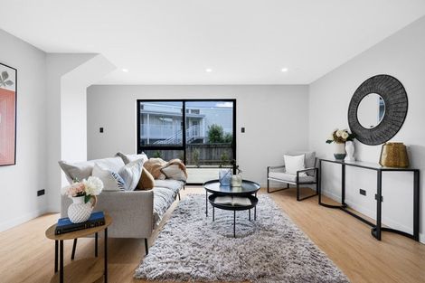 Photo of property in 1/114 Coronation Road, Hillcrest, Auckland, 0627