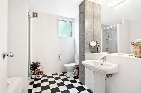 Photo of property in 11 Fathom Place, Te Atatu Peninsula, Auckland, 0610