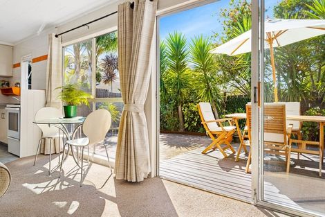 Photo of property in 4/109a Te Atatu Road, Te Atatu South, Auckland, 0610