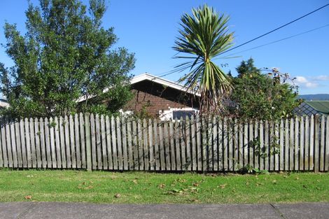 Photo of property in 2/21 Castaing Crescent, Te Atatu South, Auckland, 0610