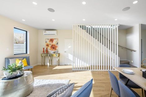 Photo of property in 12 September Place, Forrest Hill, Auckland, 0620