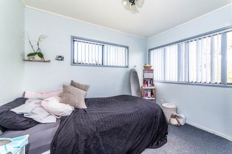 Photo of property in 16 Crompton Road, Massey, Auckland, 0614