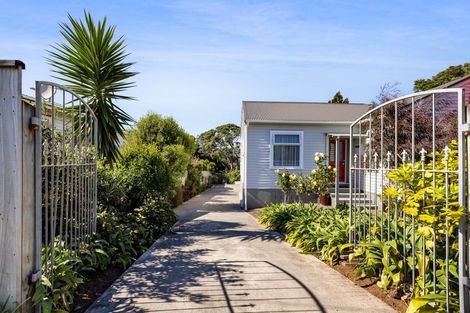 Photo of property in 24 Ngaio Street, Strandon, New Plymouth, 4312