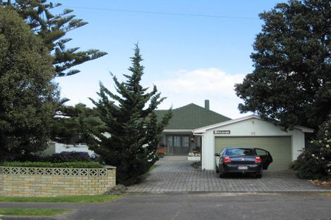Photo of property in 99 Karaka Street, Castlecliff, Whanganui, 4501