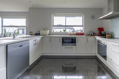 Photo of property in 12 Robalan Close, Halswell, Christchurch, 8025