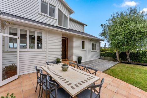 Photo of property in 15 Seaview Road, Castor Bay, Auckland, 0620