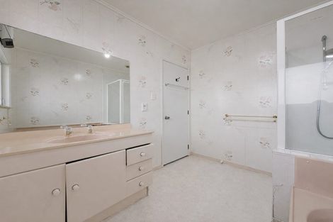 Photo of property in 122 Hugh Green Drive, Pinehill, Auckland, 0632