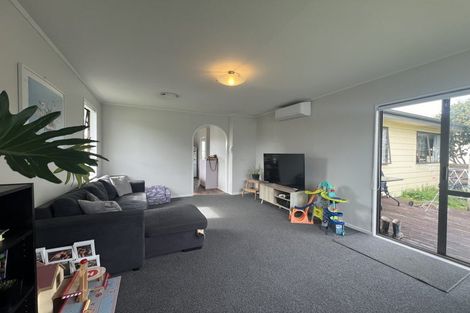 Photo of property in 12 Escort Grove, Awapuni, Palmerston North, 4412