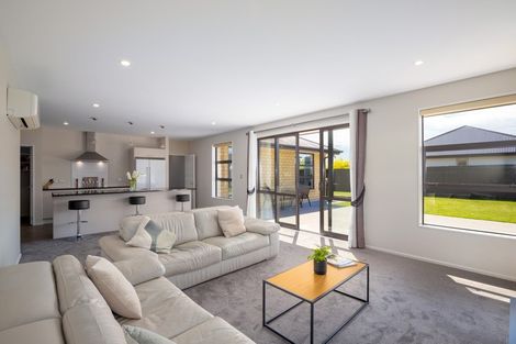 Photo of property in 8 Hedge Close, Halswell, Christchurch, 8025