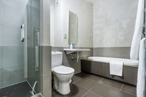 Photo of property in 28 Muritai Road, Milford, Auckland, 0620