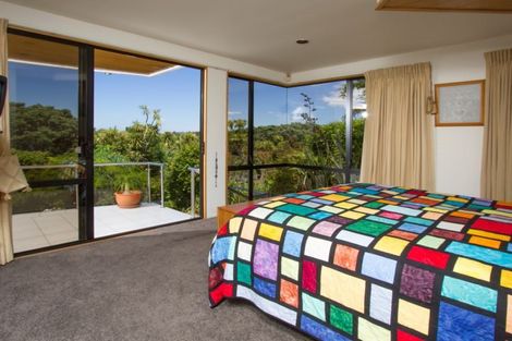 Photo of property in 2/19 Churchill Road, Murrays Bay, Auckland, 0630