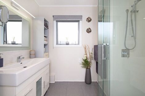 Photo of property in 81 Edgewater Drive, Pakuranga, Auckland, 2010