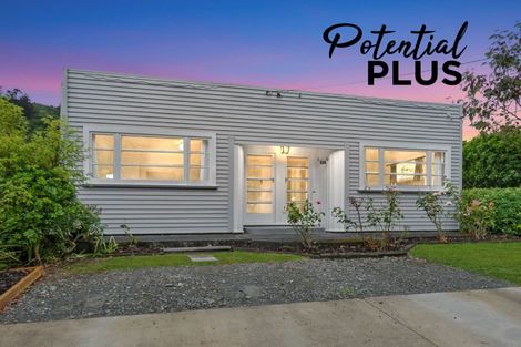 Photo of property in 11 Black Beech Street, Birchville, Upper Hutt, 5018