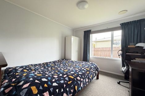 Photo of property in 3 Alder Place, Newlands, Wellington, 6037