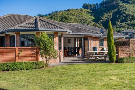 Photo of property in 76 Kirton Drive, Riverstone Terraces, Upper Hutt, 5018