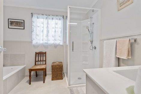 Photo of property in 42 Feist Street, Carterton, 5713