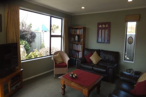 Photo of property in 7 Ambleside Drive, Burnside, Christchurch, 8053