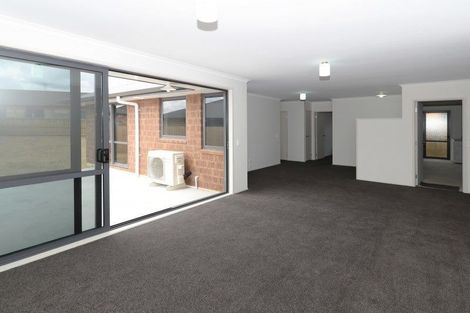 Photo of property in 4 Max Landing, Grandview Heights, Hamilton, 3200