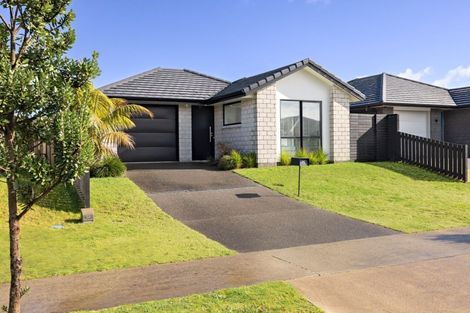 Photo of property in 11 Tiria Drive, Papamoa Beach, Papamoa, 3118