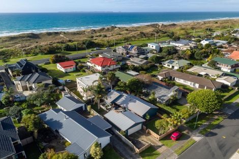 Photo of property in 75 Dickson Road, Papamoa Beach, Papamoa, 3118