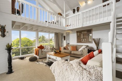 Photo of property in 36 Omokoroa Road, Omokoroa, 3114