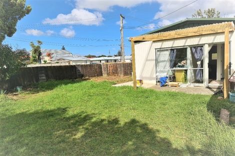 Photo of property in 1 Rogan Street, Mount Roskill, Auckland, 1041