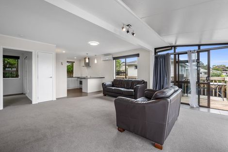 Photo of property in 28 Elizabeth Drive, West Harbour, Auckland, 0618