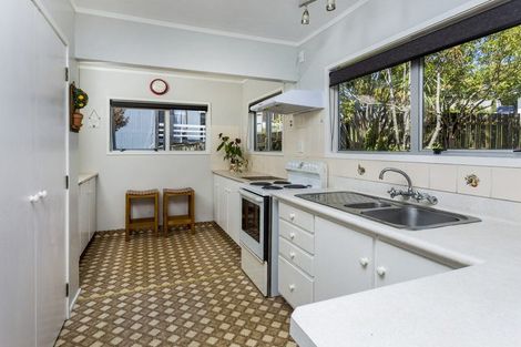 Photo of property in 103 Becroft Drive, Forrest Hill, Auckland, 0620