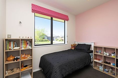 Photo of property in 2 Whittaker Place, Havelock North, 4130