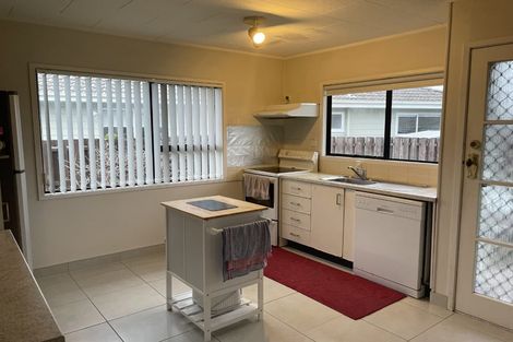 Photo of property in 2/1 Barbados Drive, Unsworth Heights, Auckland, 0632