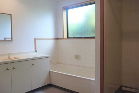 Photo of property in 3 Broadfell Avenue, Avonhead, Christchurch, 8042