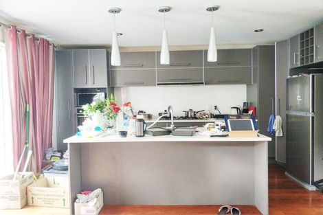 Photo of property in 8 Lakeridge Close, Northcross, Auckland, 0632