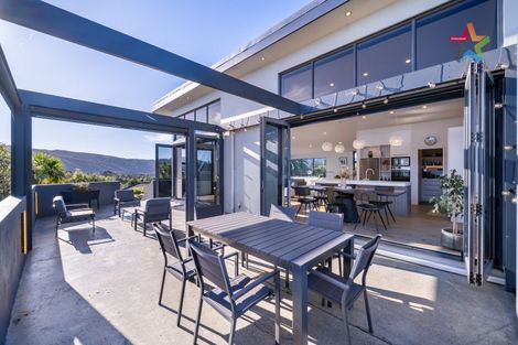 Photo of property in 22 Mount Marua Drive, Timberlea, Upper Hutt, 5018