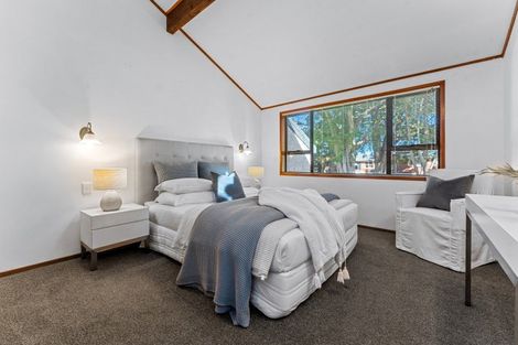 Photo of property in 5 Totara Grove, Hillcrest, Auckland, 0627