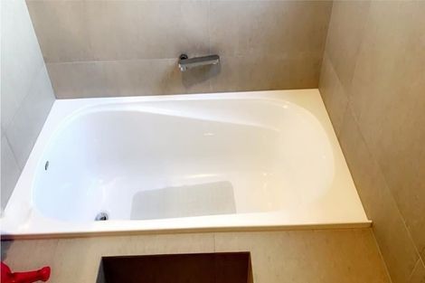 Photo of property in 10a Glenfield Road, Birkenhead, Auckland, 0626