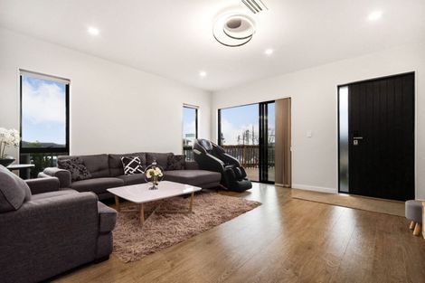 Photo of property in 2 Barrique Road, Kumeu, 0810