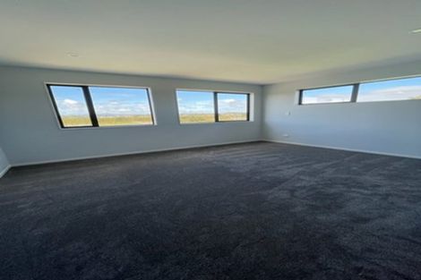 Photo of property in 4 Pineview Drive, Rosehill, Papakura, 2113