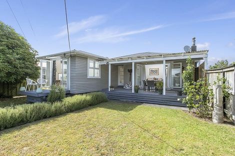 Photo of property in 15 Enderby Drive, Te Atatu Peninsula, Auckland, 0610