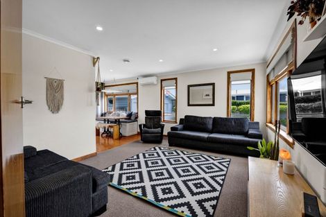 Photo of property in 9 Omata Road, Westown, New Plymouth, 4310