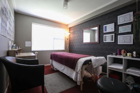 Photo of property in 8 Home Street, Winton, 9720