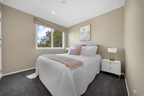 Photo of property in 19 Deverell Place, Northcross, Auckland, 0632