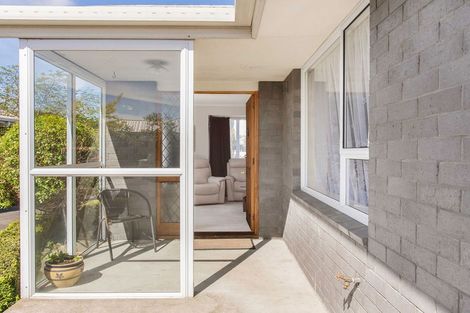 Photo of property in 35 Lowry Avenue, Redwood, Christchurch, 8051