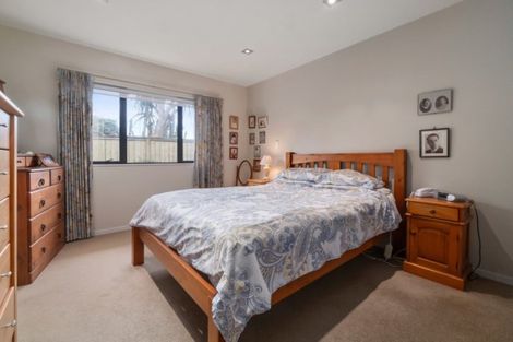 Photo of property in 26 Royalle Mews, Botany Downs, Auckland, 2010