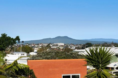 Photo of property in 779 East Coast Road, Northcross, Auckland, 0630