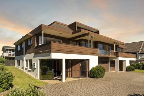 Photo of property in 76 Marine Parade, Mount Maunganui, 3116